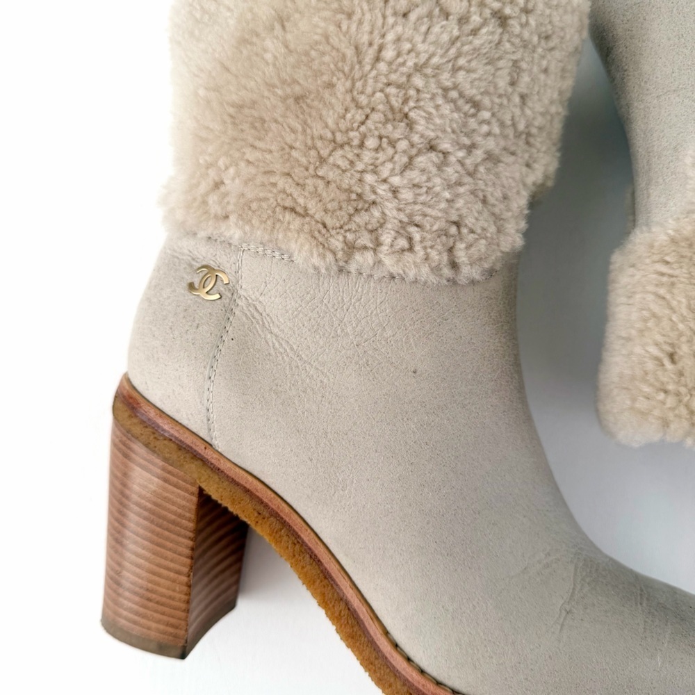 CHANEL | Beige Shearling Fur Suede Ankle Boots Heeled Booties CC Logo 37.5 - Picture 10 of 14